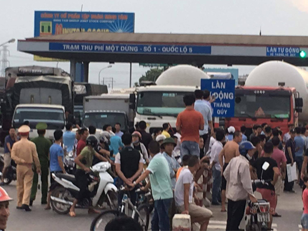 Video: Toàn cảnh quốc lộ 5 "tai tiếng" - nơi dân trả tiền lẻ qua trạm BOT
