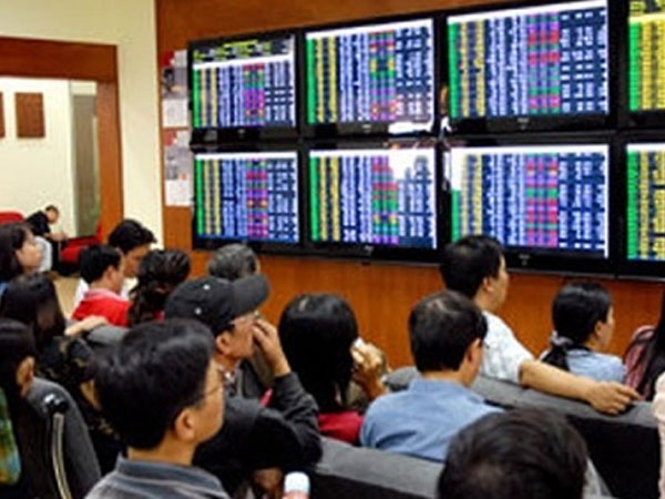 VN-Index vượt mốc 800 điểm sau gần 10 năm
