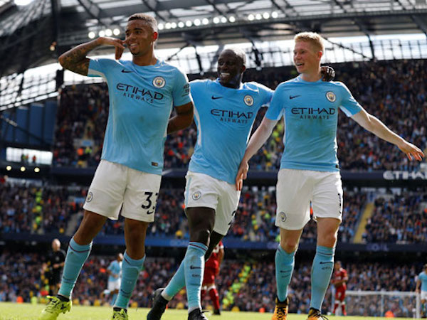 Man City đè bẹp Liverpool, chiếm đỉnh bảng Ngoại hạng Anh