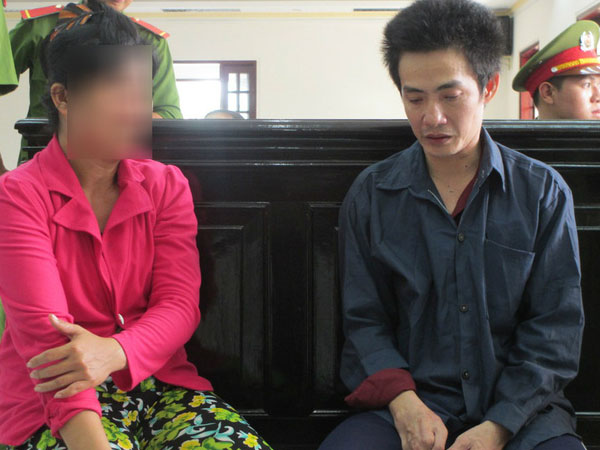 Bố hiếp dâm con gái ruột 11 tuổi lãnh án chung thân, đến lượt ông nội được đem ra xét xử