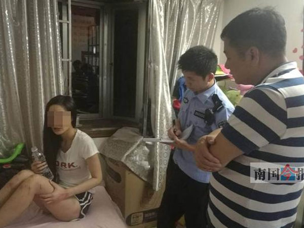 Cô gái xinh đẹp bị bạn trai dội nước sôi lên người nhốt trong nhà và bỏ đói nhiều ngày