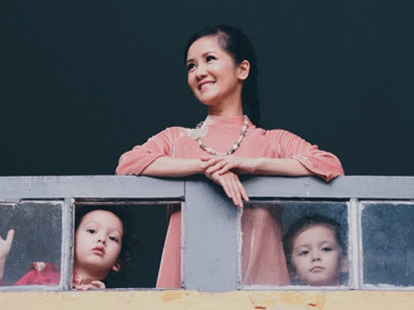 Hé lộ về tuổi thơ đầy ám ảnh và lạnh lẽo của nữ diva Hồng Nhung