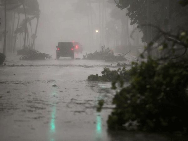 Sinh con tại nhà vì bác sĩ bị kẹt bão Irma