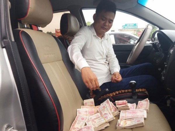 Tài xế trả tiền lẻ bị công an triệu tập nói gì?