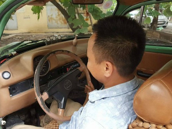 Bước ra từ khách sạn, bố lặng người trước tiếng gọi của con gái 4 tuổi
