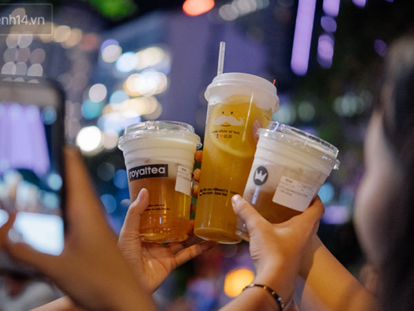 "Cơn sốt" trà sữa của giới trẻ Việt Nam: Ngày uống 2-3 ly, thẻ tích điểm lên tới cả 20 triệu đồng!