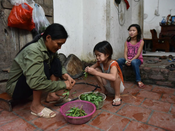 Cuộc sống cơ cực của người mẹ sinh 14 đứa con, có 7 lần đẻ rơi ở Hà Nội