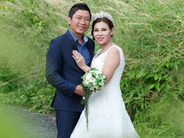 Cưới vợ hơn 1 năm, Kinh Quốc lần đầu tiên chia sẻ về người vợ "đại gia" bằng tuổi