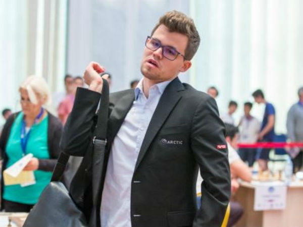 Địa chấn ở Cúp thế giới, Vua cờ Magnus Carlsen bất ngờ bị loại
