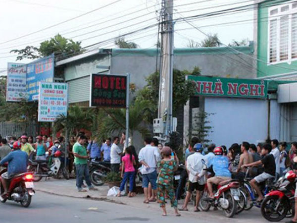 Hà Nội: Phát hiện 3 mẹ con tử vong bất thường trong nhà nghỉ