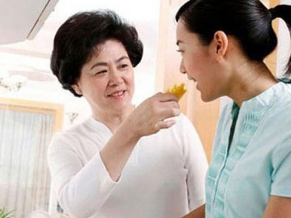 Mẹ chồng tâm sự chuyện phòng the khiến con dâu khiếp vía