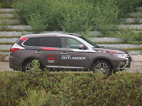 Mitsubishi Outlander giảm giá còn 750 triệu xả hàng tồn