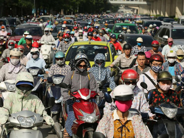 Thưởng 100.000 USD chống ùn tắc giao thông Hà Nội: Giải pháp thực sự hay chỉ là “từ ngữ hay ho”?