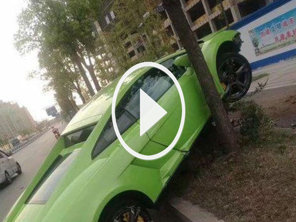 Video: Đuổi theo thiếu nữ, thanh niên đâm hỏng Lamborghini đi thuê