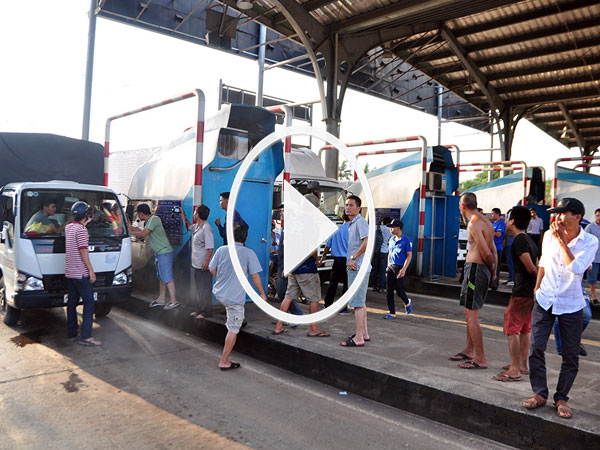 Video: Toàn cảnh trạm BOT tuyến tránh Biên Hoà "thất thủ"