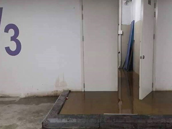 Bục bể phốt lộ thiên, cả ngàn dân chung cư khó thở, nôn mửa