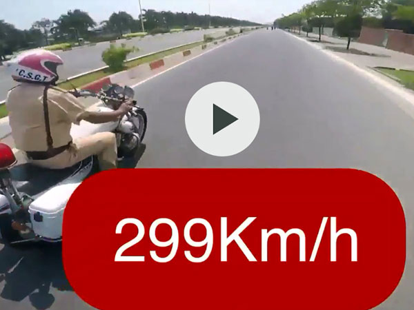 Lao xe máy "tốc độ bàn thờ 299km/h" để câu like?