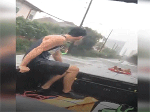 Người Florida trong bão Irma: Uống rượu, chơi đố và trượt ván