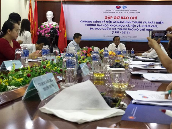 Nhiều giảng viên Trường Nhân văn TP.HCM có mức lương dưới 4 triệu đồng