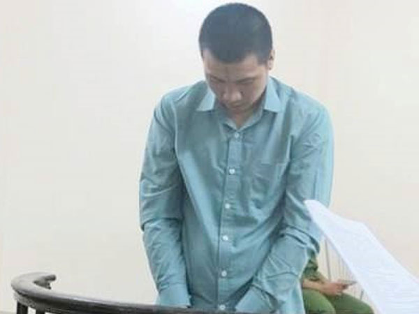 Tài xế taxi hiếp dâm bé gái 13 tuổi ngất xỉu tại tòa