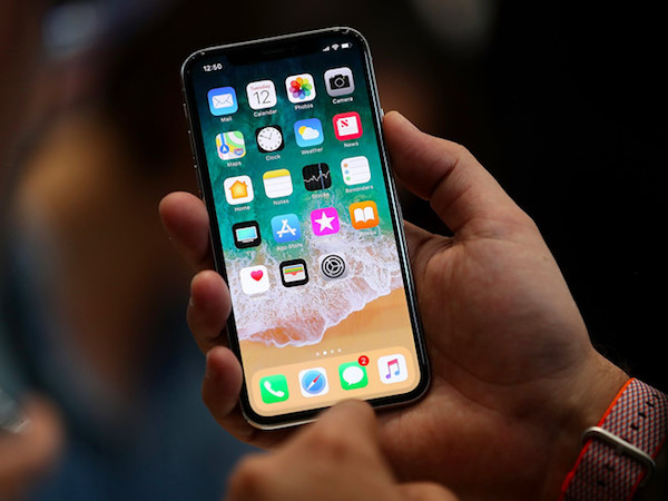 "Apple hút máu, iPhone X chỉ dành cho nhà giàu"