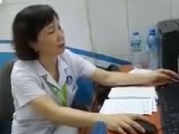 Bác sĩ “gác chân lên ghế” thấy mình bị tổn thương!