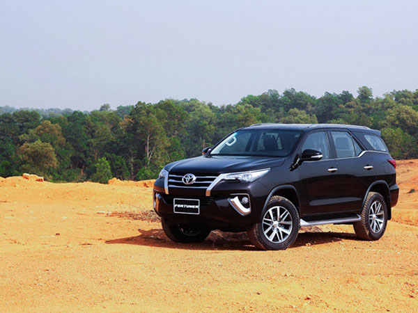 Bất chấp đối thủ giảm giá, Toyota Fortuner lập kỷ lục doanh số