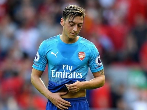 Ngôi sao Oezil tính rời Arsenal trong mùa hè
