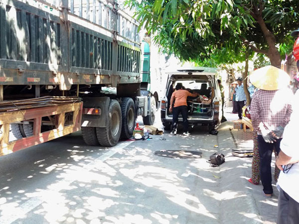 Thai phụ bị xe container cán qua đầu, tử vong