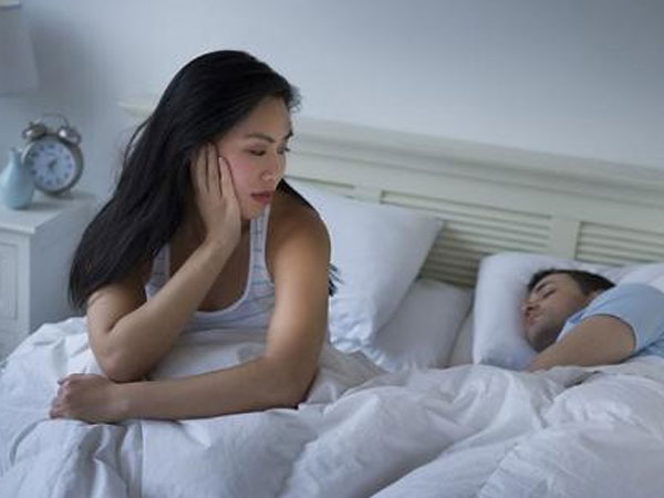 Trao thân xong phát hiện người yêu vừa “lái máy bay” hơn 6 tuổi vừa tán tỉnh cả chị họ