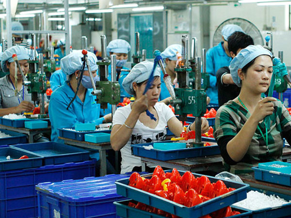 Xoa dịu sau đề suất tăng VAT, Bộ Tài chính muốn giảm một loạt loại phí