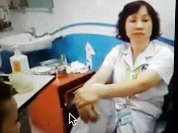 Giám đốc BV Mắt Trung ương lên tiếng về việc bác sĩ “gác chân lên ghế”