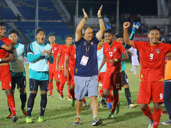 HLV Myanmar khen U18 Việt Nam có nhiều cầu thủ thông minh