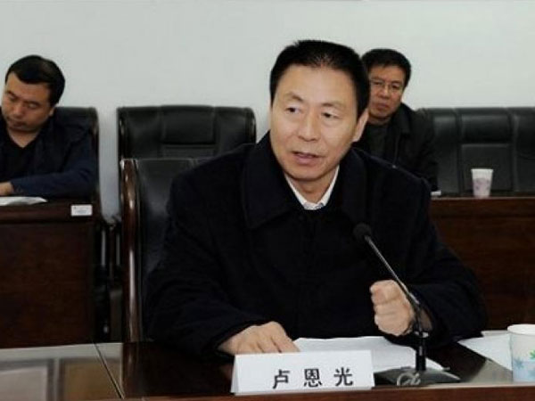 Quan tham TQ gây sốc với "tài" phù phép hồ sơ