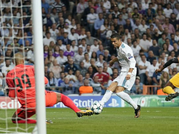Ronaldo lập cú đúp trong ngày tái xuất, giúp Real thắng đậm