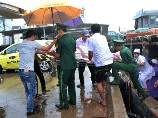 Sản phụ Lý Sơn vượt sóng lớn vào đất liền vượt cạn
