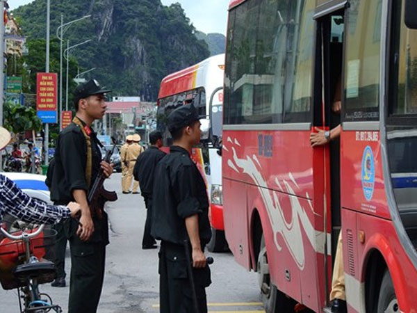 Cảnh sát Quảng Ninh kiểm tra hàng loạt ôtô, truy tìm tử tù vượt ngục