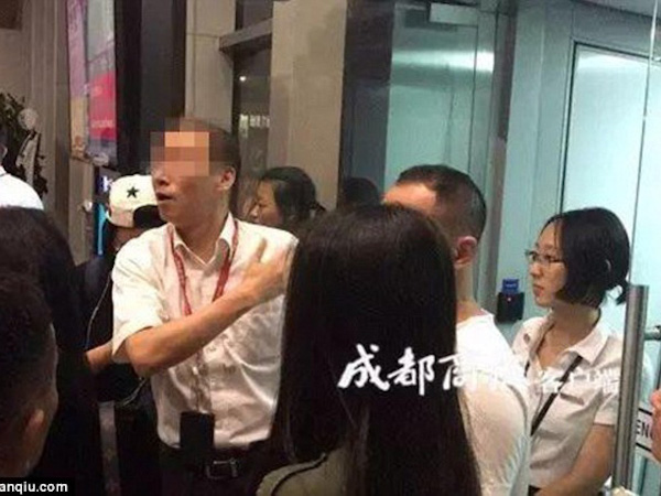 Cơ trưởng mang nhầm hộ chiếu, hơn 150 hành khách phải dời chuyến bay tới ngày hôm sau