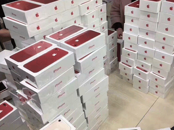 Dân buôn làm hàng iPhone 8 đang hết đất sống
