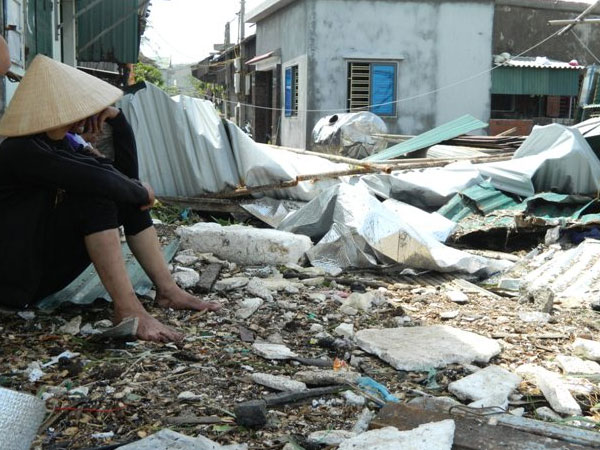 Hà Tĩnh: Làng quê hoang tàn như bãi chiến trường sau bão số 10