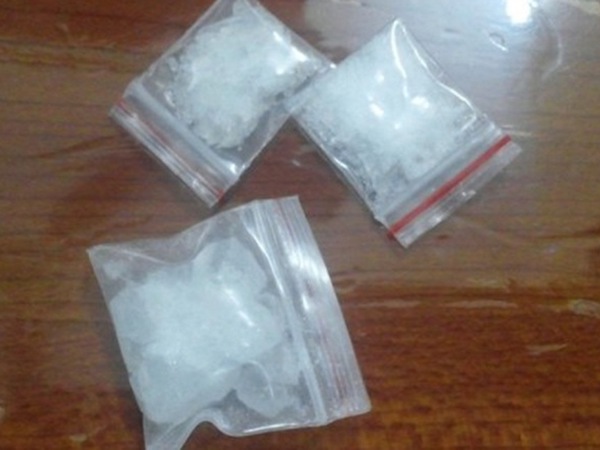 Phát hiện chất nghi ma túy trong quà đưa vào trại cai nghiện