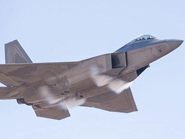 Sau 20 năm, F-22 vẫn là “vua bầu trời”