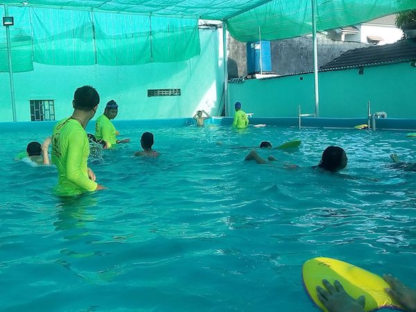 Tư nhân hóa bể bơi trường học, nhà đầu tư “ngồi mát ăn bát vàng”?