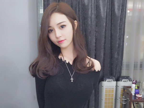Cô bạn Trung Quốc mặt xinh, dáng đẹp, người gì đâu đáng yêu hết phần người khác