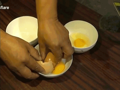 Đập vỡ trứng, phát hiện điều kỳ lạ bên trong