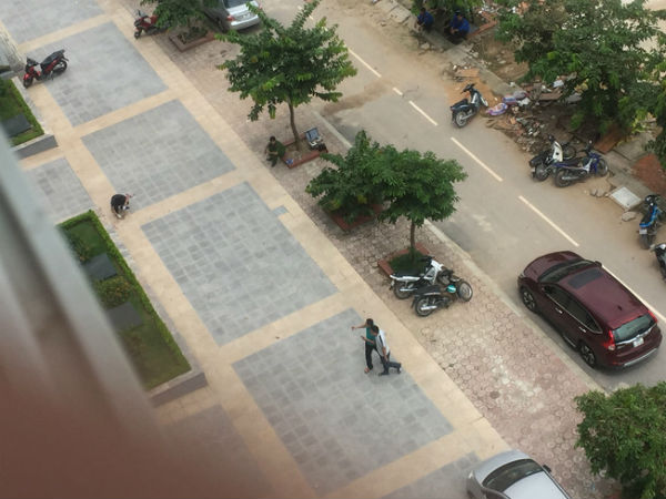 Hà Nội: Bé gái trọng thương khi chơi ở sân chung cư