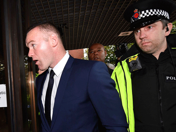 Rooney nhận hình phạt đích đáng sau vụ "bay đêm" với gái lạ