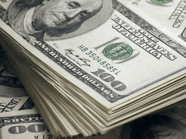 Tỷ giá trung tâm giảm, giá USD tại các ngân hàng không “nhúc nhích”