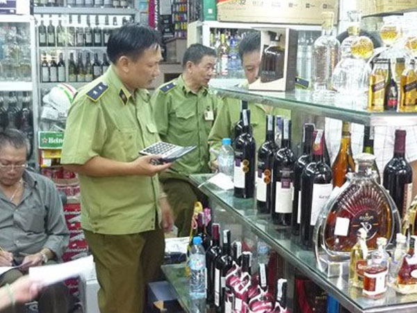 Cấm bán rượu cho người dưới 18 tuổi