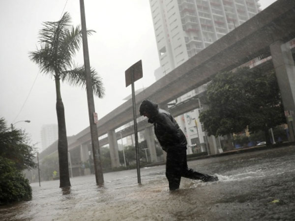 "Kẻ giết người im lặng" đáng sợ hơn "quái vật" Harvey, Irma đe dọa triệu người